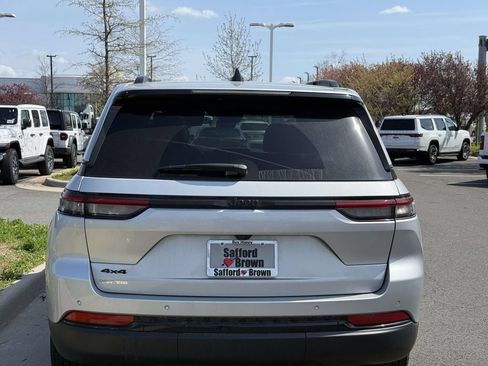 Certified 2025 Jeep Grand Cherokee Altitude AWD/4WD image 11
