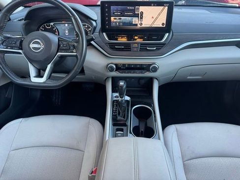 Used 2023 Nissan Altima 2.5 SV w/ SV Premium Package image 13