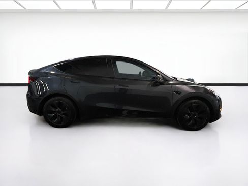 Used 2024 Tesla Model Y Long Range RWD image 23