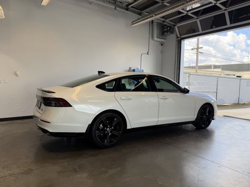 Used 2025 Honda Accord Sport image 3