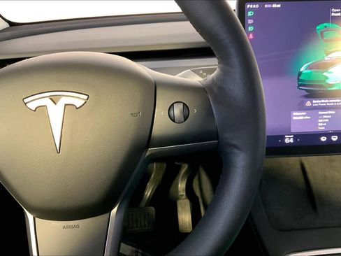 Used 2022 Tesla Model Y Long Range AWD/4WD image 24