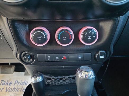 Used 2014 Jeep Wrangler Unlimited Sahara w/ Connectivity Group AWD/4WD image 16