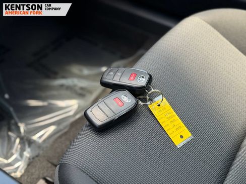 Used 2026 Toyota Prius LE FWD image 33
