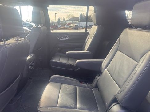 Used 2023 Chevrolet Suburban Z71 w/ Luxury Package image 9