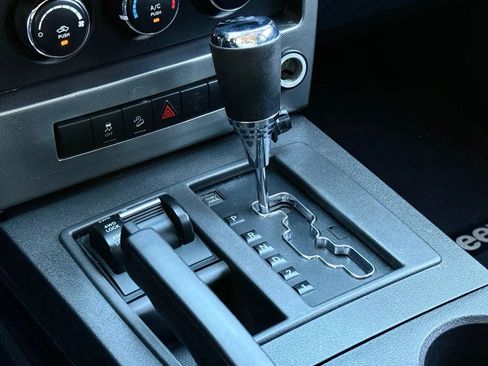 Used 2011 Jeep Liberty Sport image 26