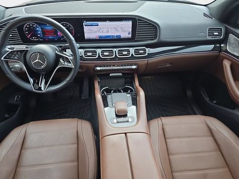 Used 2024 Mercedes-Benz GLS 450 4MATIC image 10