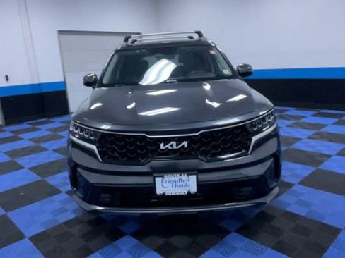 Used 2022 Kia Sorento EX w/ Panoramic Sunroof Package image 3