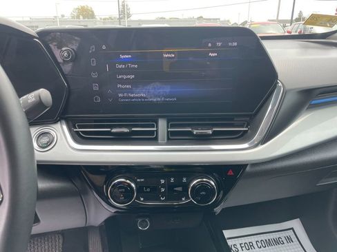 Used 2025 Chevrolet Trax LT w/ LT Convenience Package FWD image 20