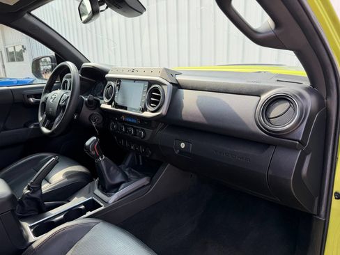 Used 2022 Toyota Tacoma TRD Pro AWD/4WD image 8