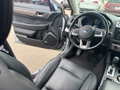 Used 2017 Subaru Outback 2.5i Limited AWD/4WD image 19