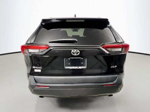 Used 2021 Toyota RAV4 XLE FWD image 6