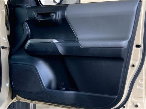 Used 2017 Toyota Tacoma SR5 w/ Tow Package image 22