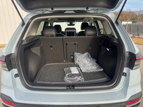 New 2026 Volkswagen Taos SE AWD/4WD image 15