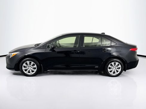 Used 2025 Toyota Corolla LE AWD/4WD image 7