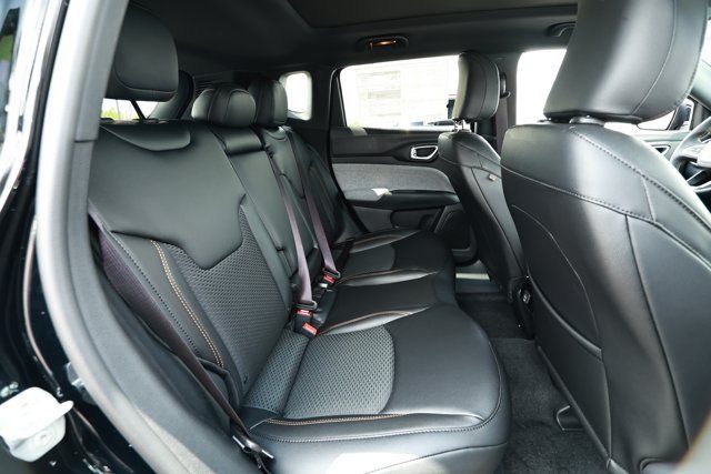 New 2026 Jeep Compass Latitude AWD/4WD image 30