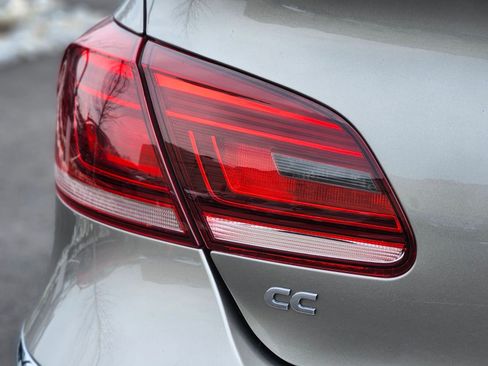 Used 2013 Volkswagen CC Sport image 9