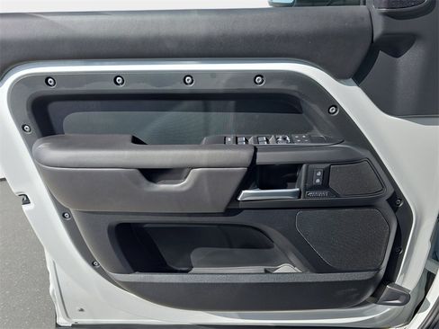 New 2025 Land Rover Defender 110 X-Dynamic SE image 27