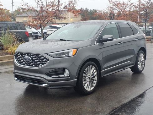 Used 2021 Ford Edge Titanium w/ Equipment Group 301A image 3