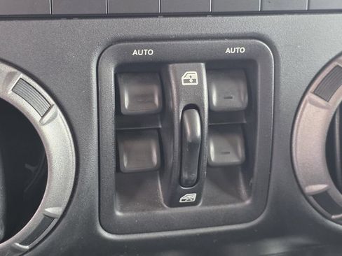 Used 2018 Jeep Wrangler Unlimited Sport S AWD/4WD image 16