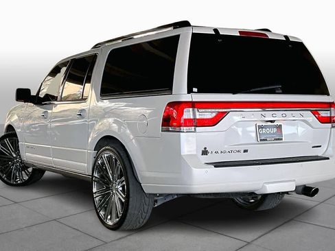 Used 2016 Lincoln Navigator L Reserve image 12