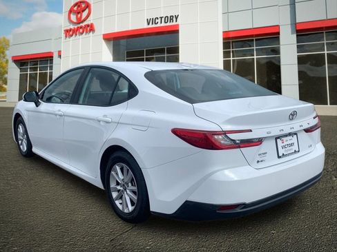 Used 2025 Toyota Camry LE FWD image 5
