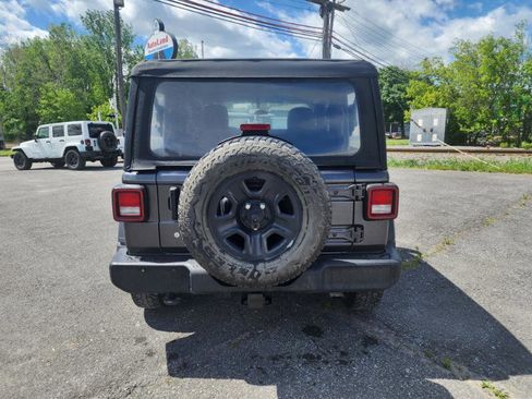 Used 2018 Jeep Wrangler Sport image 2