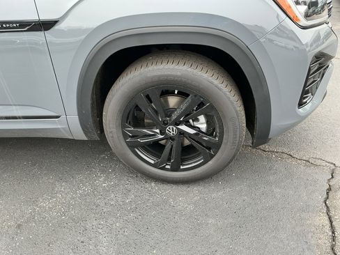 New 2026 Volkswagen Atlas Cross Sport SEL R-Line image 25