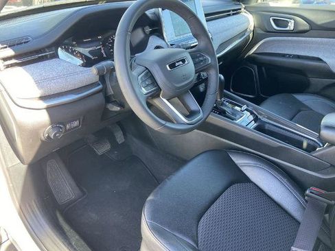 Used 2025 Jeep Compass Latitude image 6