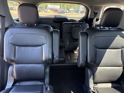 Used 2023 Ford Explorer XLT w/ Equipment Group 202A image 9