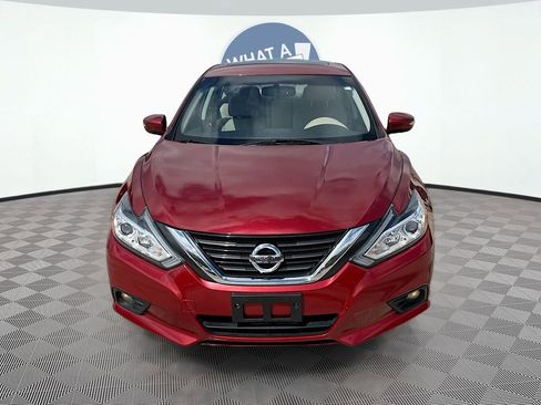 Used 2017 Nissan Altima 2.5 SL w/ Moonroof Package image 2