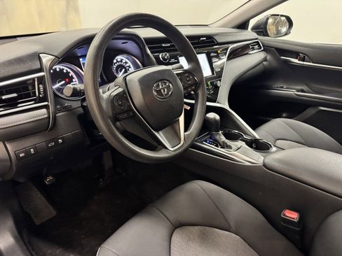 Used 2018 Toyota Camry L image 15