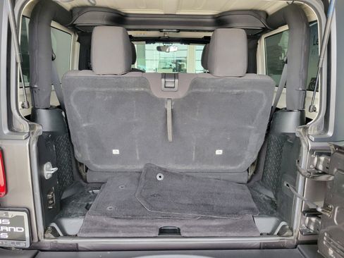 Used 2017 Jeep Wrangler Sport w/ Connectivity Group AWD/4WD image 12