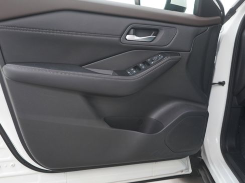 Used 2022 Nissan Rogue SV w/ SV Premium Package image 18