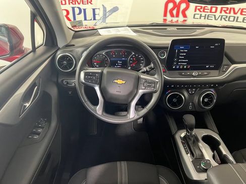 Used 2025 Chevrolet Blazer LT AWD/4WD image 14