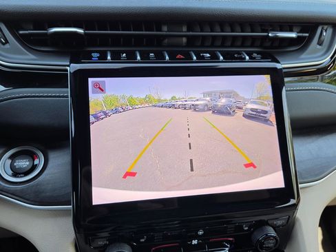 Used 2023 Jeep Grand Cherokee 4WD 4xe image 36