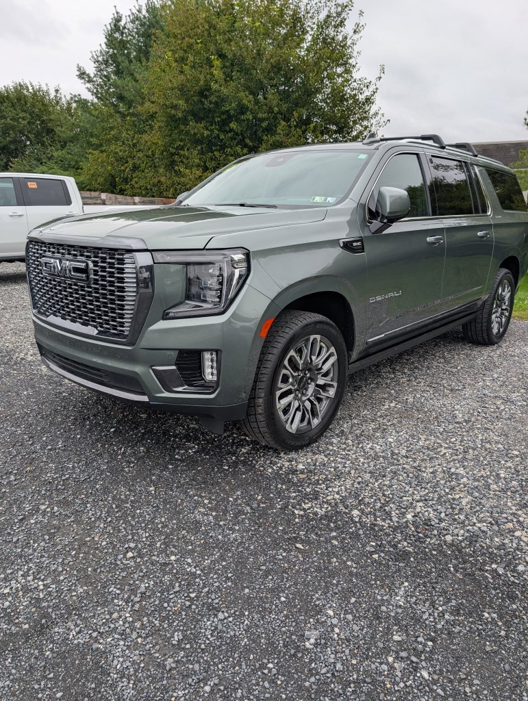 Used 2024 GMC Yukon XL Denali Ultimate AWD/4WD image 2