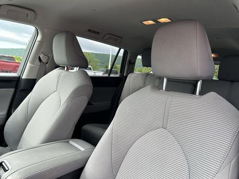 Used 2023 Toyota Highlander LE AWD/4WD image 22
