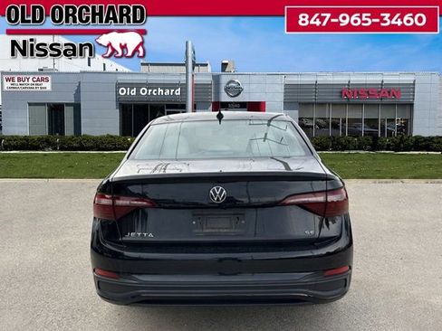 Used 2023 Volkswagen Jetta SE image 6
