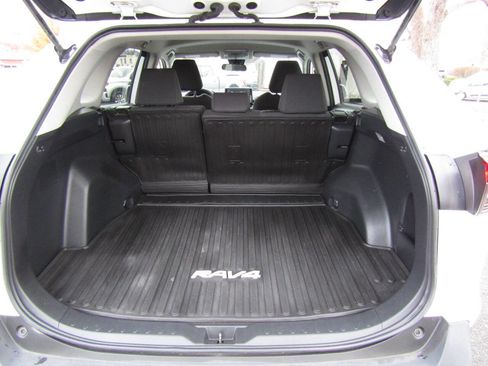 Used 2021 Toyota RAV4 LE image 25