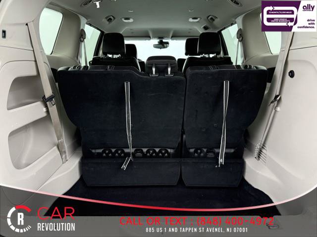 Used 2024 Chrysler Pacifica Touring-L FWD image 8