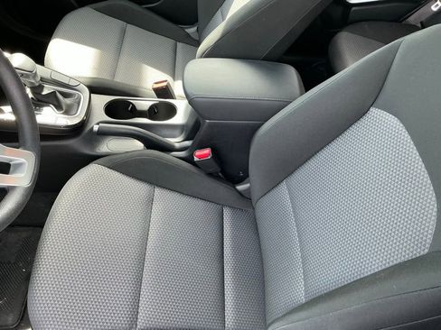 Used 2025 Kia Soul LX w/ LX Technology Package image 3