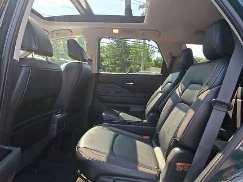 Used 2024 Nissan Pathfinder SL w/ SL Premium Package AWD/4WD image 11