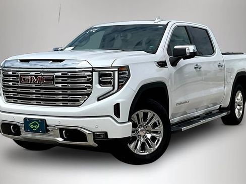 Used 2024 GMC Sierra 1500 Denali w/ Technology Package AWD/4WD image 3