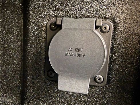 Used 2024 GMC Canyon AT4X image 8