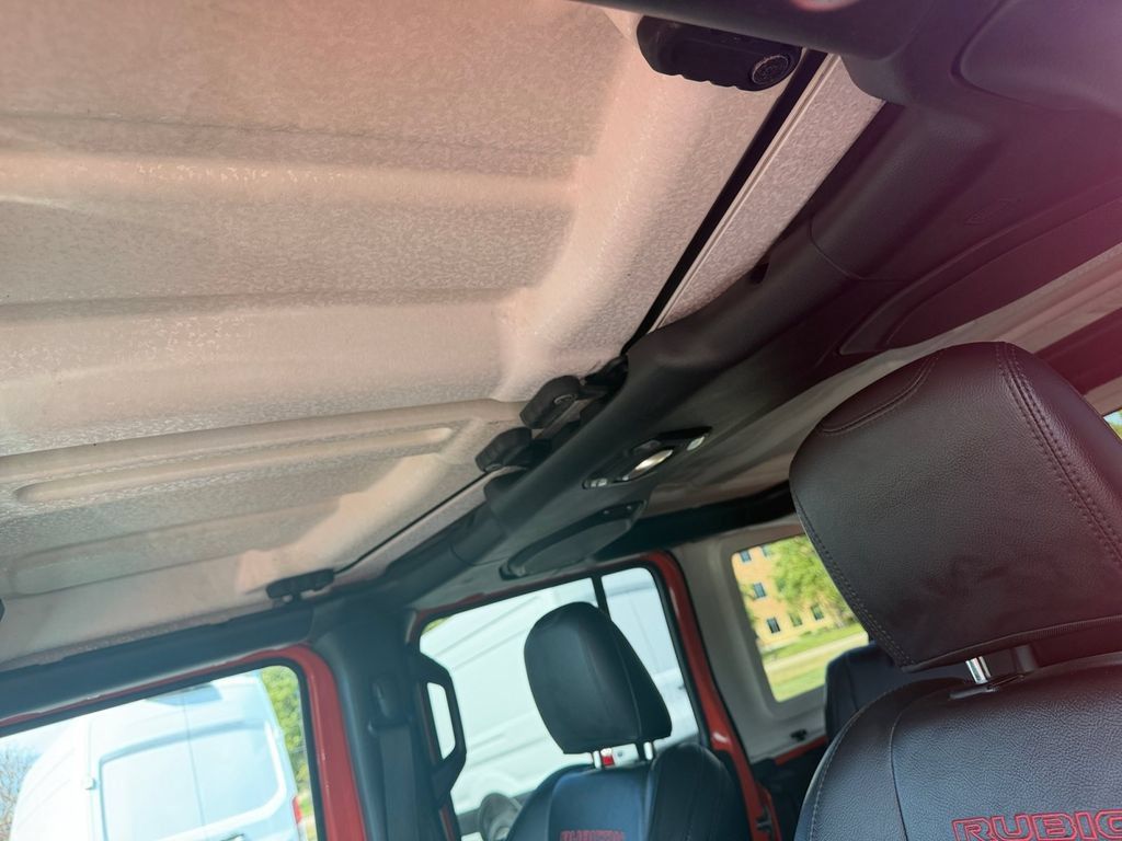 Used 2018 Jeep Wrangler Unlimited Rubicon AWD/4WD image 30
