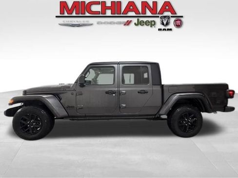 Used 2023 Jeep Gladiator Sport image 1