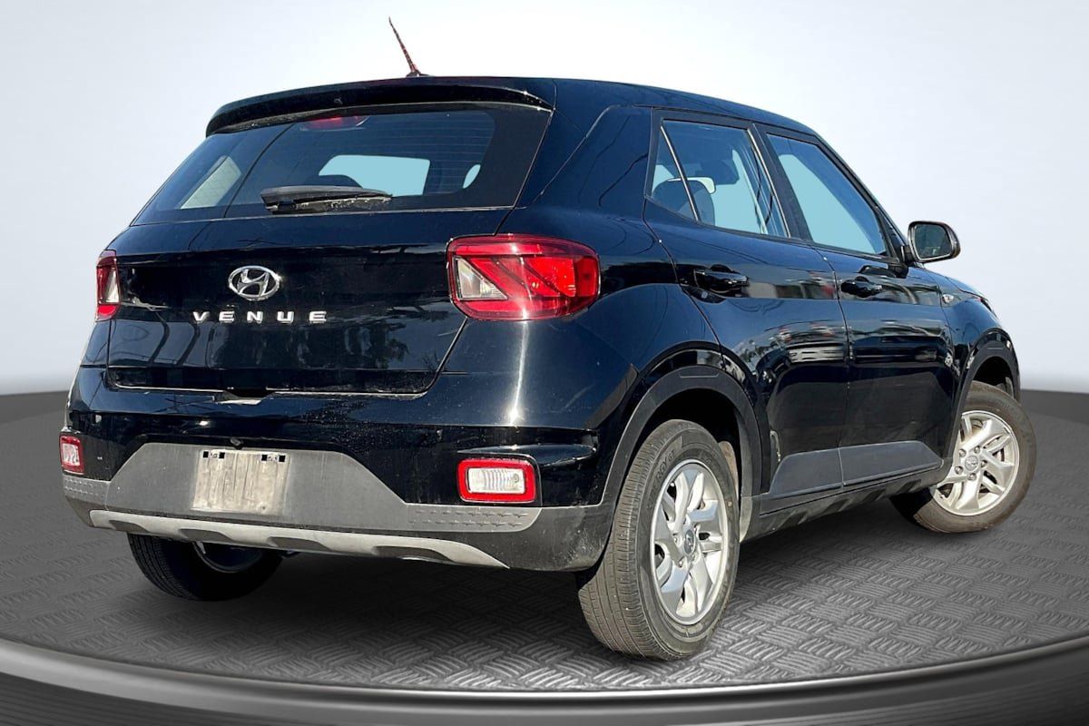 Used 2024 Hyundai Venue SE FWD image 13