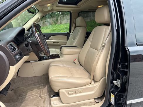 Used 2009 GMC Yukon XL Denali AWD/4WD image 11