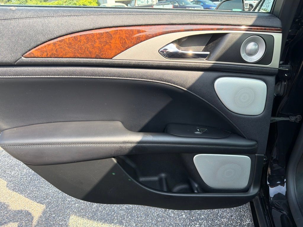 Used 2020 Lincoln MKZ Reserve w/ Luxury Package FWD image 13