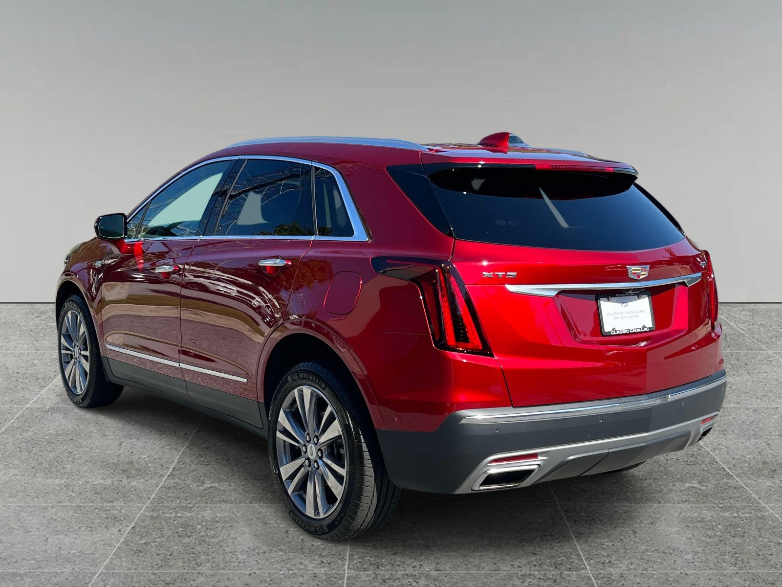 Used 2024 Cadillac XT5 Premium Luxury w/ Technology Package FWD image 3